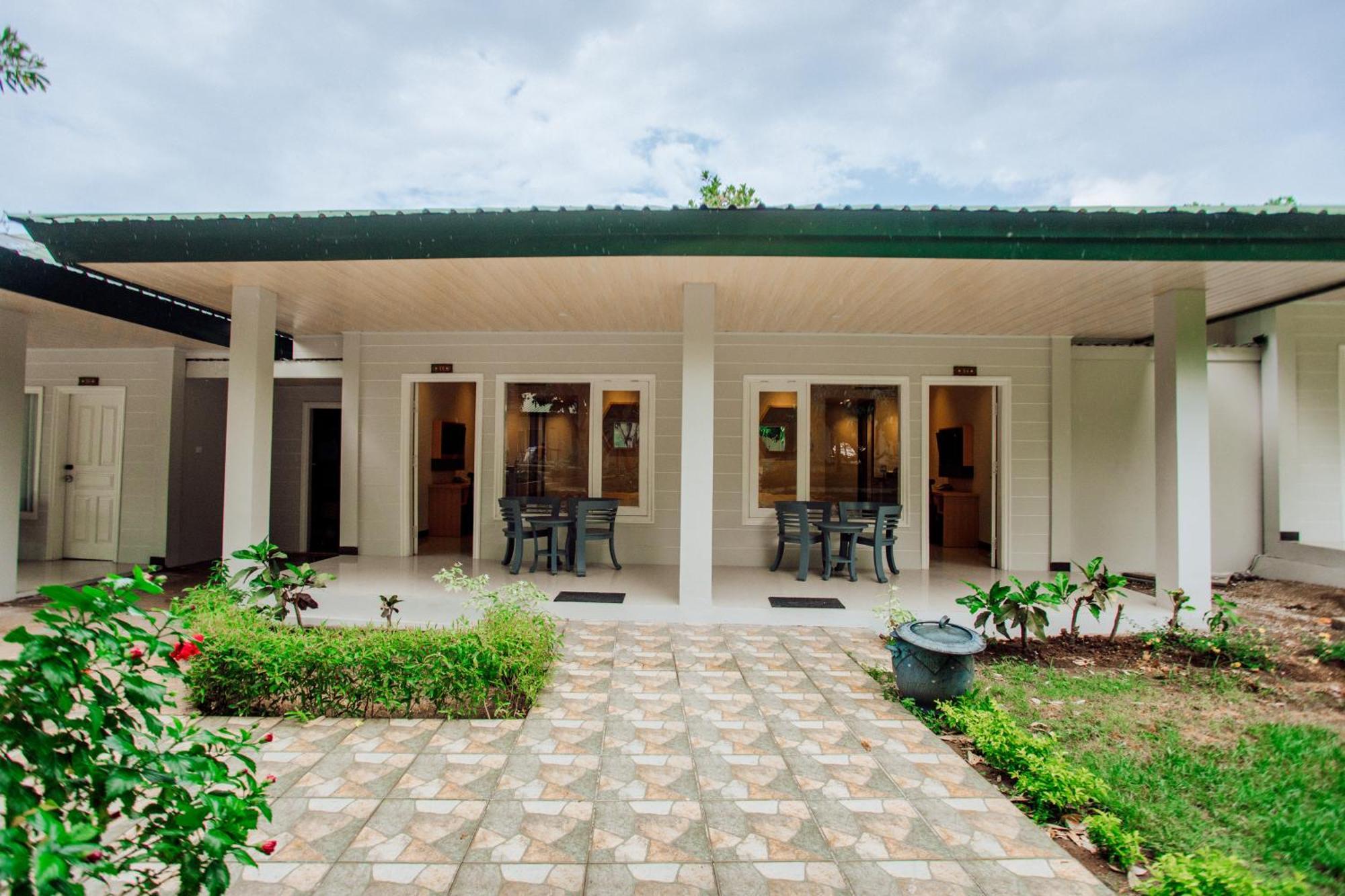 Sylvia Hotel & Resort Komodo Labuan Bajo Exterior foto