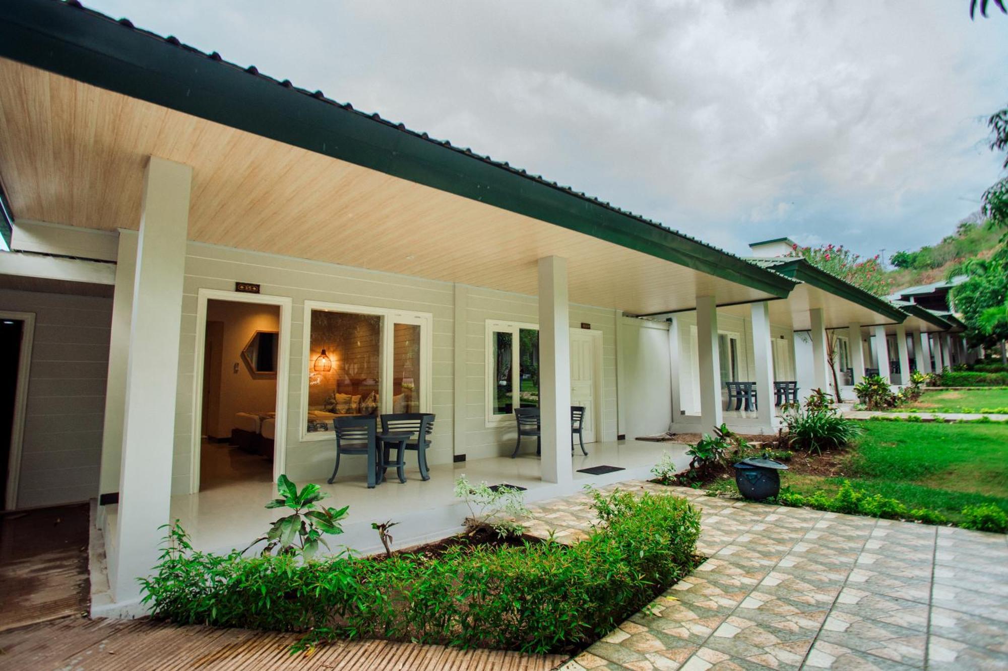 Sylvia Hotel & Resort Komodo Labuan Bajo Exterior foto