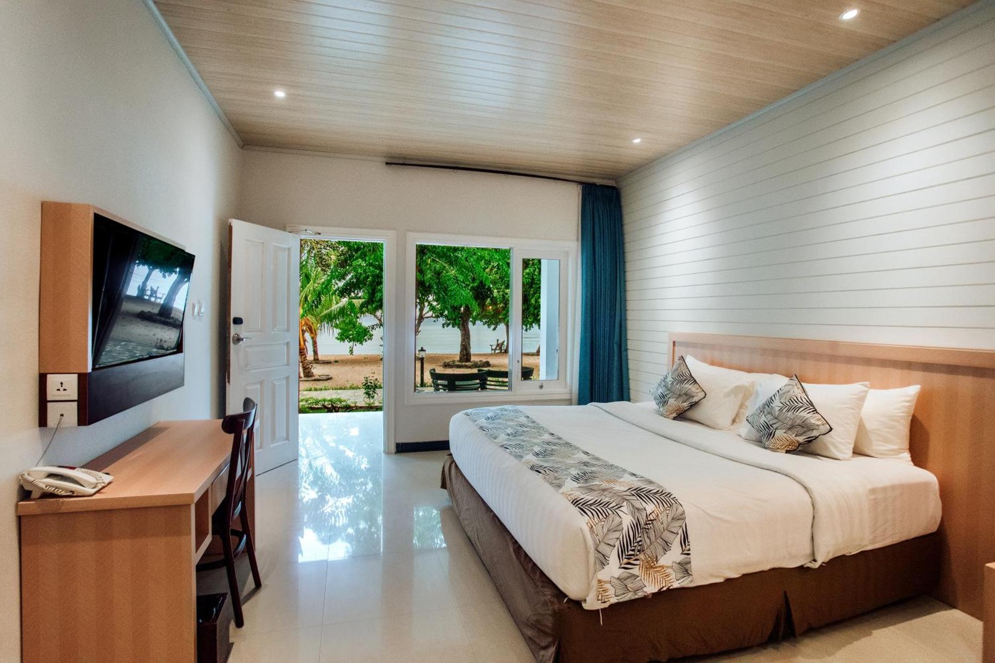 Sylvia Hotel & Resort Komodo Labuan Bajo Exterior foto